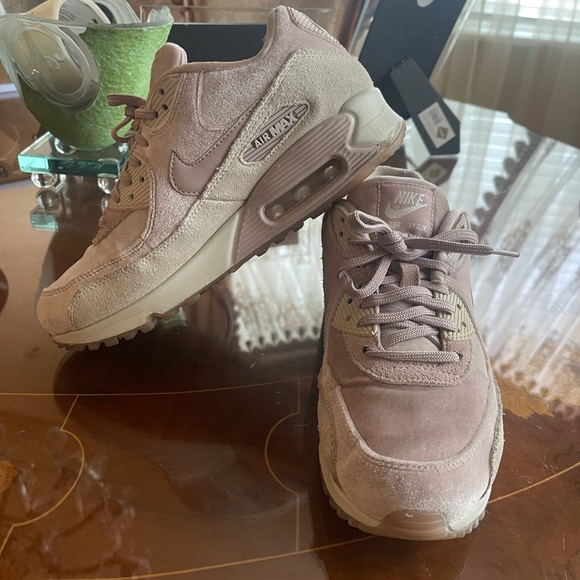 Nike Air Max 90 LX women’s  velvet sneakers running shoes Sz 39.0 USA Sz 8.0 - Picture 2 of 16